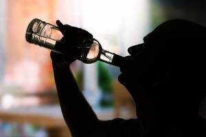 Из-за чего наступает алкогольное отравление