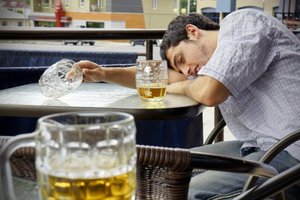 Пивной алкоголизм у молодых людей