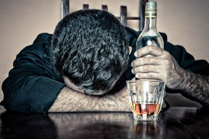 Как вывести алкоголика из запоя 