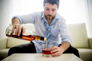 Почему мужчина может зависеть от алкоголя