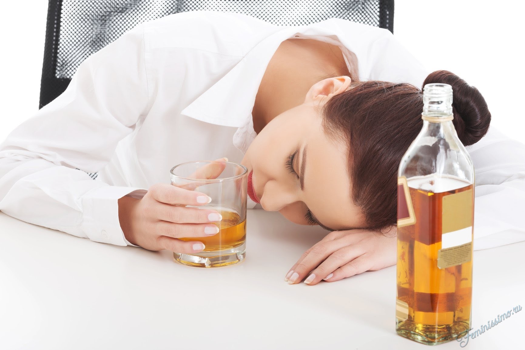 Снять алкогольную интоксикацию в домашних условиях